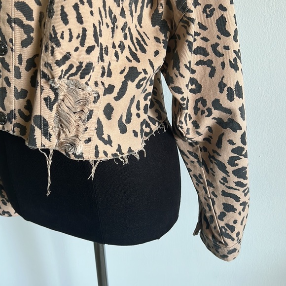 Forever 21 Cropped Distressed Leopard Print Denim Jacket | Size L - Picture 3 of 9